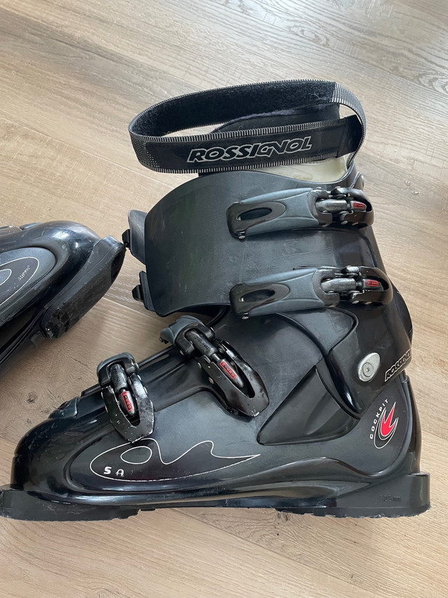 Alpine ski boots in Ski in Barrie