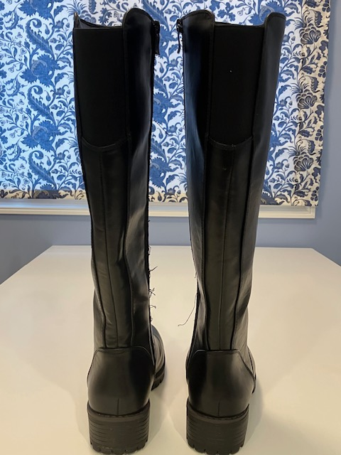 Women's Back Leather High Top Winter boots in Women's - Shoes in Edmonton - Image 4
