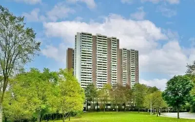 New Home Awaits: Stunning 2-Bedroom Condo in Crescent Town!