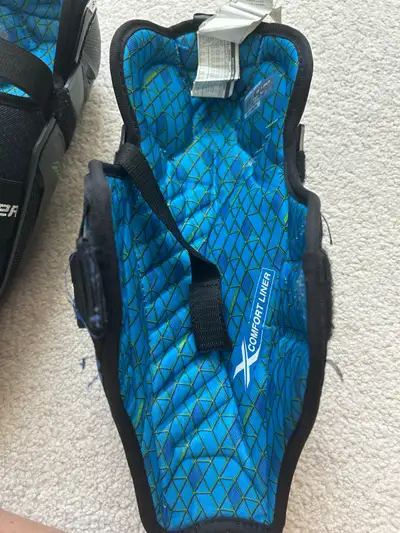 Bauer Hockey shin pads - Junior large , View more
