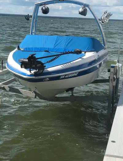 2012 Glastron GT 185 Fish & Ski Volvo 4.3L 200 hp motor Only 52.7 hours!!! (Approx.) Monster tower S...