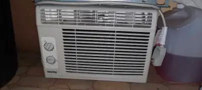 Aire climatisé de fenêtre 8000 et 5000 btu, View more