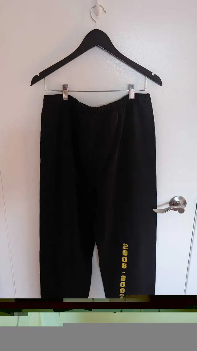 Medium Black Sweatpants  in Women's - Bottoms in City of Toronto - Image 4
