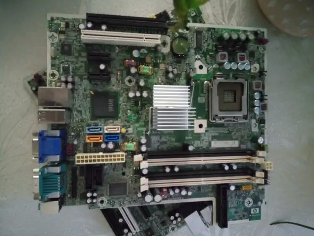 HP  desktop computers for parts in Desktop Computers in Edmonton - Image 5