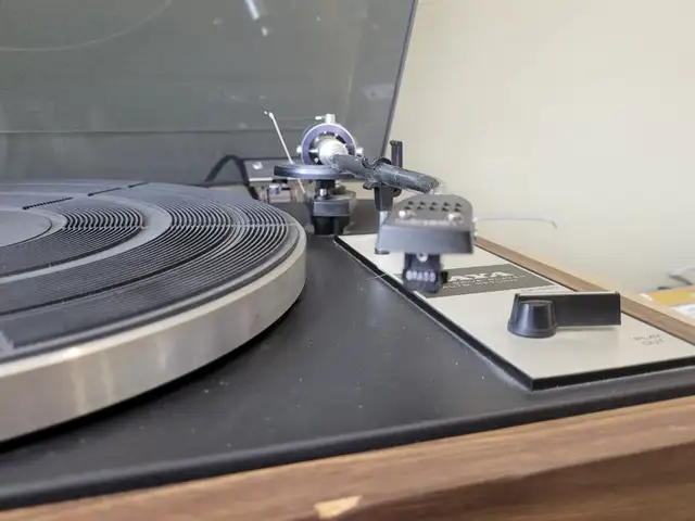 Taya CP 300 Turntable in General Electronics in Belleville - Image 4