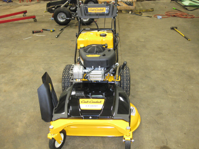 CUB CADET CC 800 LAWN MOWER set up ready to go . in Lawnmowers & Leaf Blowers in Kitchener / Waterloo - Image 2