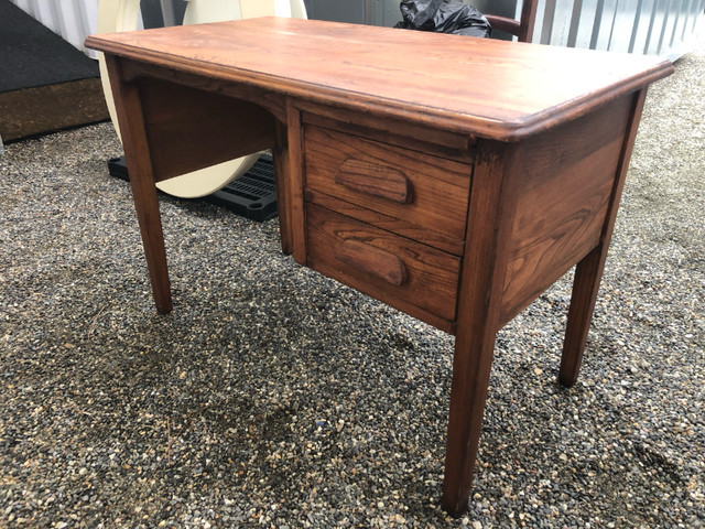 small solid oak office desk 38”x 20”x 26”  $65 in Desks in Kelowna - Image 2