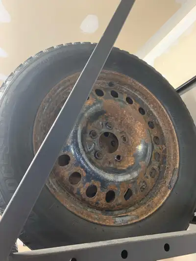 Bridgestone Blizzak Winter Tires Came off a 2017 Hyundai Tucson Rims are rusted but still work Could...