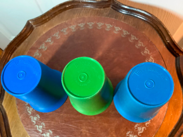 Three Vintage Tupperware Tumblers  in Kitchen & Dining Wares in Belleville - Image 2