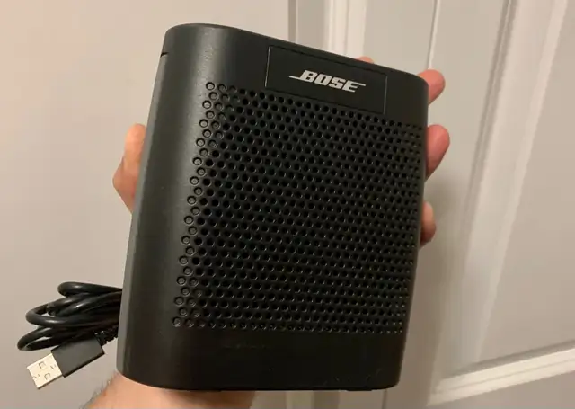 ose Soundlink Color Bluetooth Speaker • Model 415859 Portable  in Speakers in Burnaby/New Westminster - Image 2