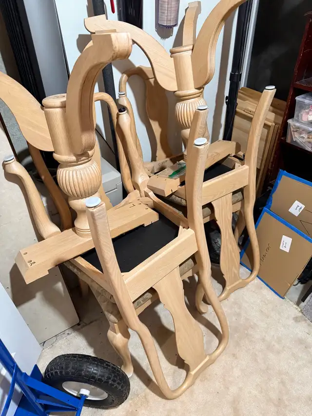  Dining room table and four chairs in Dining Tables & Sets in Hamilton - Image 2