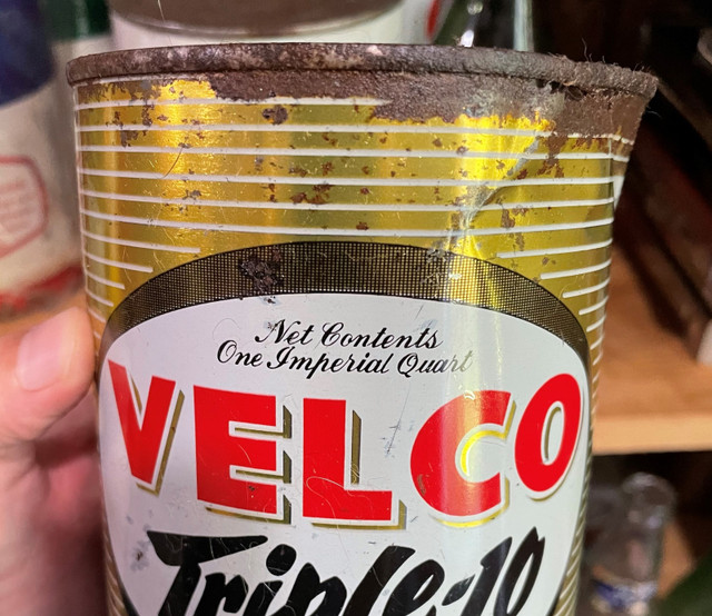 VTG 1950's IRVING VELCO TRIPLE-10 MOTOR OIL IMPERIAL QUART CAN in Arts & Collectibles in Summerside - Image 2