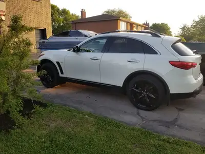 Set of 21” aluminum rims. Good condition. Came off of Infinity SUV Sport. Bolt pattern 114.5mm, 9-1/...