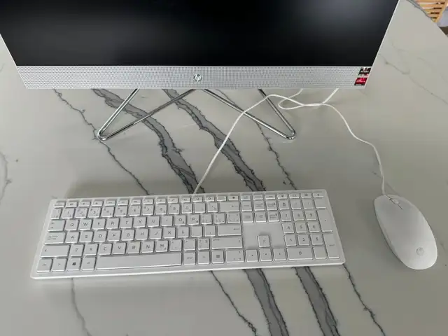 White HP All In One PC Computer in Desktop Computers in City of Toronto - Image 4