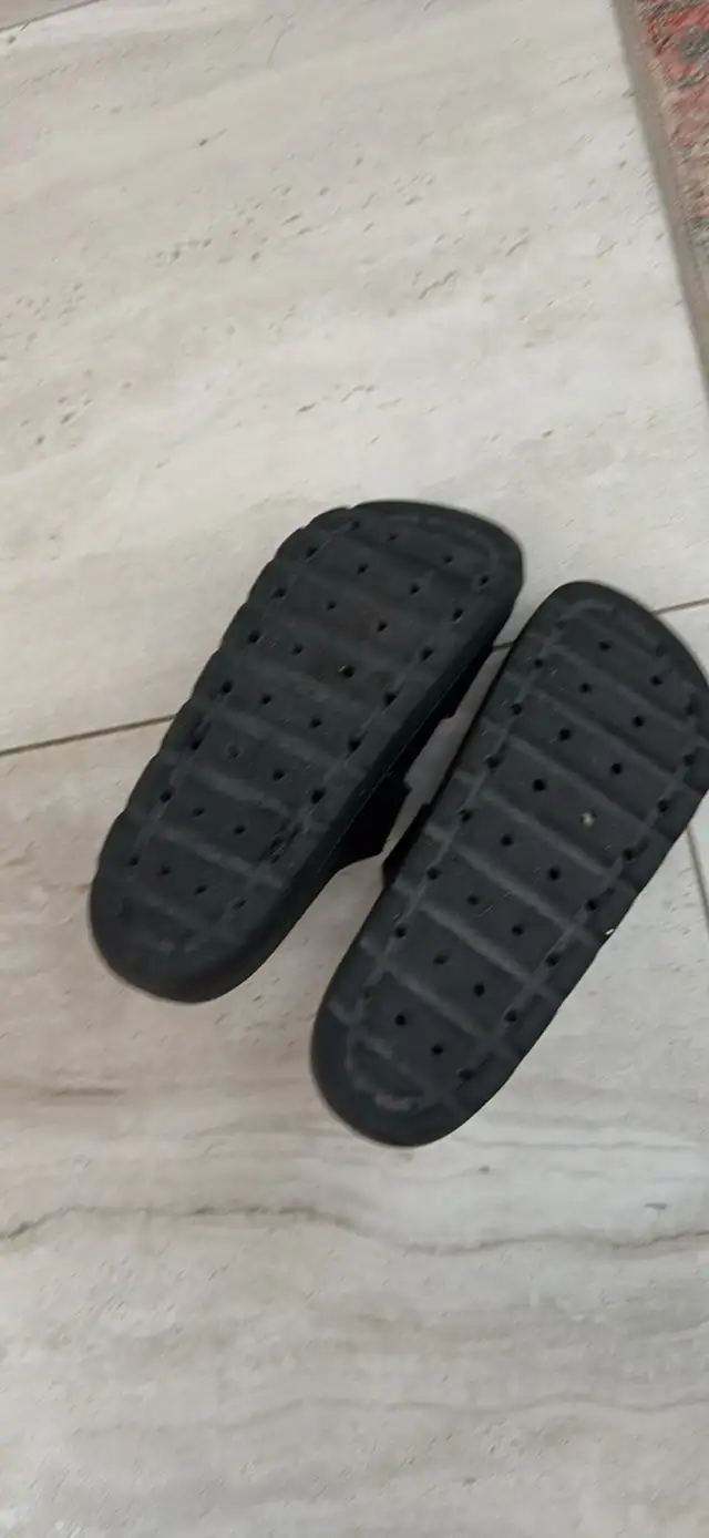 women’s sandals size 10 in Women's - Shoes in Hamilton - Image 5