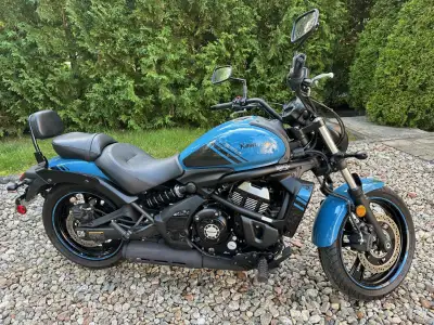Moto de marque Kawasaki 2019, 650cc, modèle Vulcan en parfaite condition comme une neuve. Elle a trè...