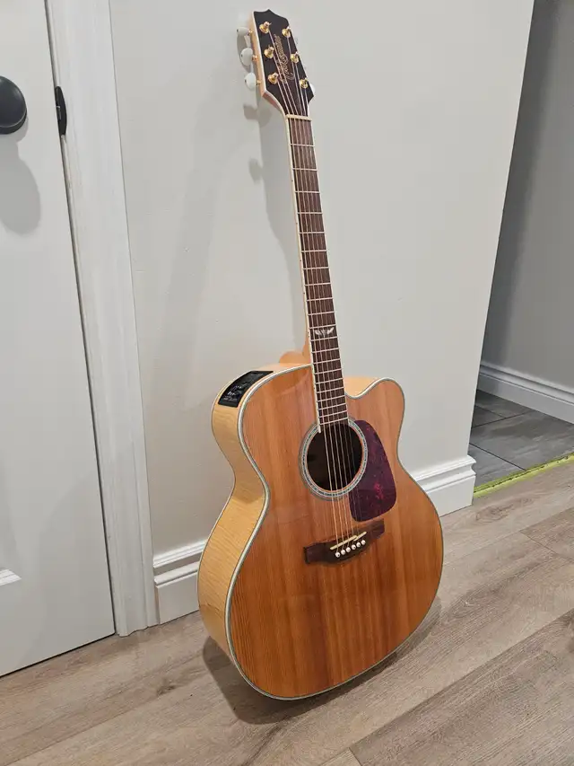 Takamine guitar in Guitars in Hamilton - Image 4