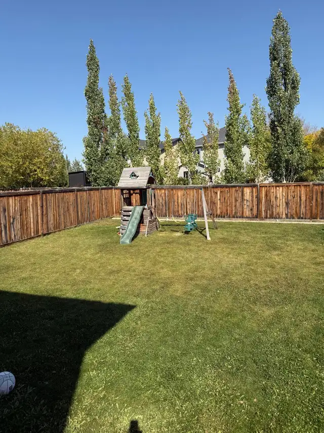 Charming & modern 3 bedrooms upper-level house for rent NW Image# 1