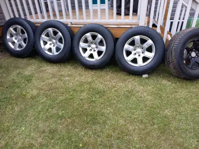 Selling 4 GMC rims from a 2016 GMC Sierra with one spare rim and new tire. Size 275/65R18 Michelin D...