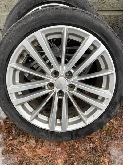 J'offre un ensemble de jantes d'origine de 17 pouces pour Subaru Impreza, idéales pour remplacer vos...
