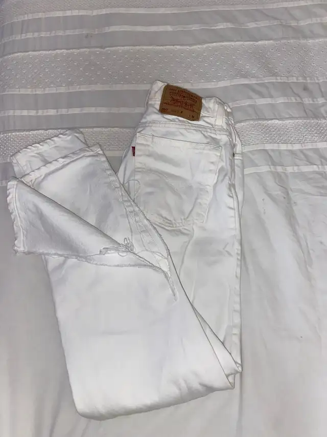 White Levi's 550 Jeans in Women's - Bottoms in Hamilton - Image 4