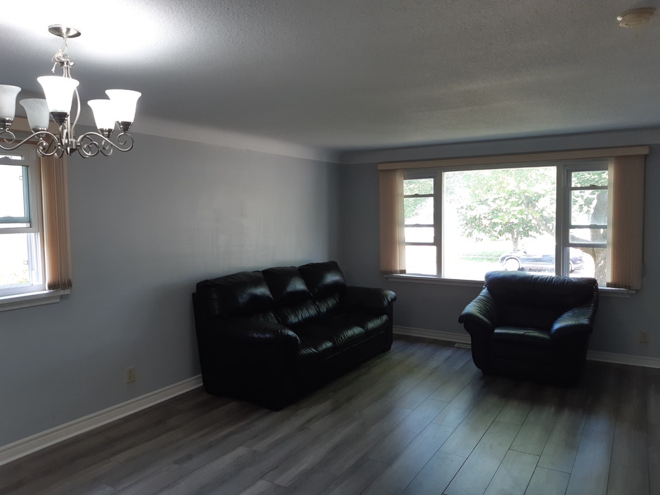 Nice main floor  2 bedroom unit - utilities included 5