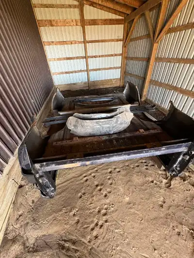 Truck box from F-250 in good condition, comes with the body parts to fix wheel wells. Navy Blue colo...