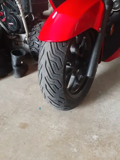 Pratiquement Neuf pas bonne grandeur pour ma moto