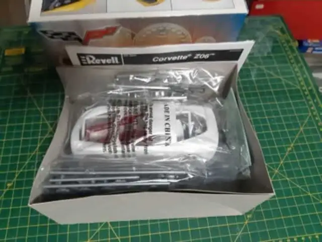 Revell 1/25 Scale 2006 Corvette Z06 Model Kit in Hobbies & Crafts in Ottawa - Image 3
