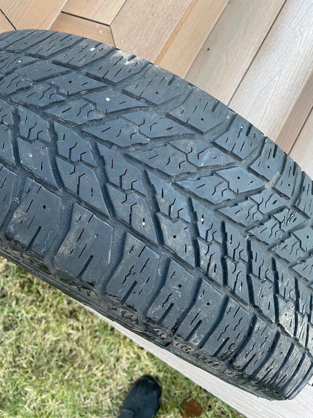 4 pneus Goodyear 235/55/18 dans Ventes de garage  à Laval/Rive Nord - Image 2