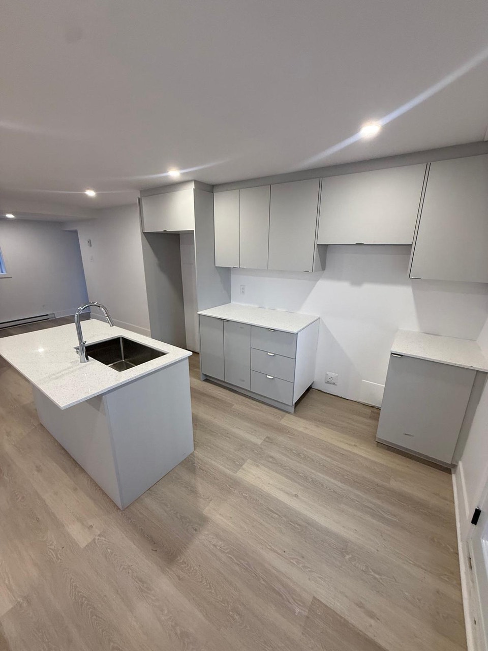 41/2 APPARTEMENTS NEUFS À LOUER — ANJOU 3