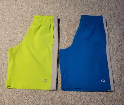 2 Shorts GapFit (taille 6/7), View more