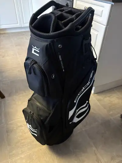 Cobra Cart Bag in excellent condition. Only used for 4 rounds last season, selling because of upgrad...