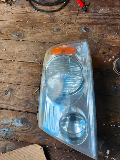 Head lights for a 2005 ford f150 $50