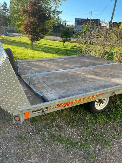 Good shape works well with two ATVs or two Snowmobiles or one UTV