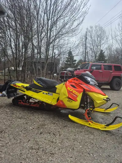 end of season sale, looking to sell or trade, mint 2015 skidoo XRS renegade 800r etec with 137" trac...