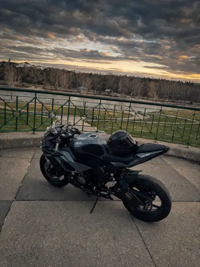 Selling my 2019 ZX-6R. Bike is flawless and needs nothing. DETAILS: • 4,686 km only • ABS model • Ne...