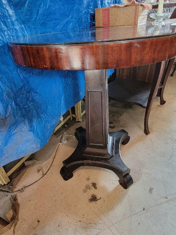 Antique Table Round, Small in Other Tables in Leamington - Image 2