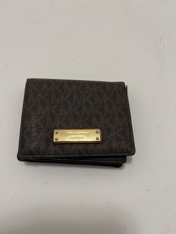 Michael Kors Wallet: in Women's - Bags & Wallets in City of Toronto