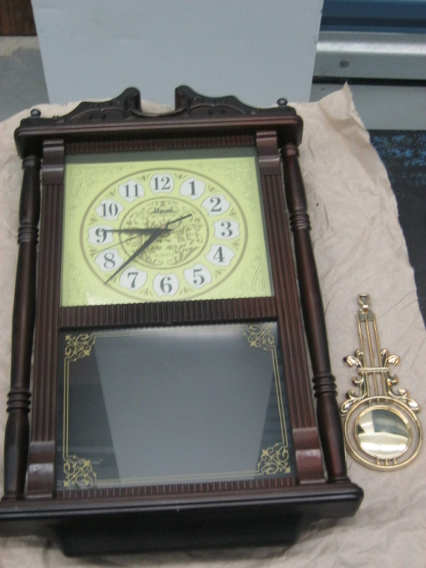 WALL CLOCK  NEW SWAN TIFFANY STLYE LAMP BAR CHAIRS & MORE ITEMS in Arts & Collectibles in Mississauga / Peel Region