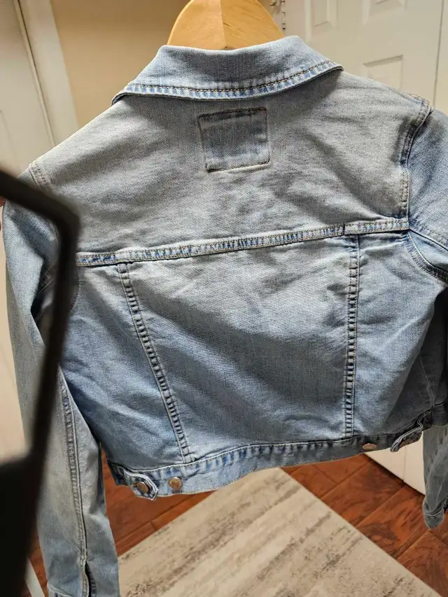 Forever 21 Denim Jacket - Size S in Women's - Tops & Outerwear in Mississauga / Peel Region - Image 7