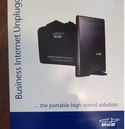 Router Internet nomade de Bell / Business Internet unplugged. Boîte originale et sac de transport.