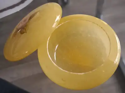 Marbled yellow/cream colour, handmade from Italy. Please pick it up in Richmond Hill.