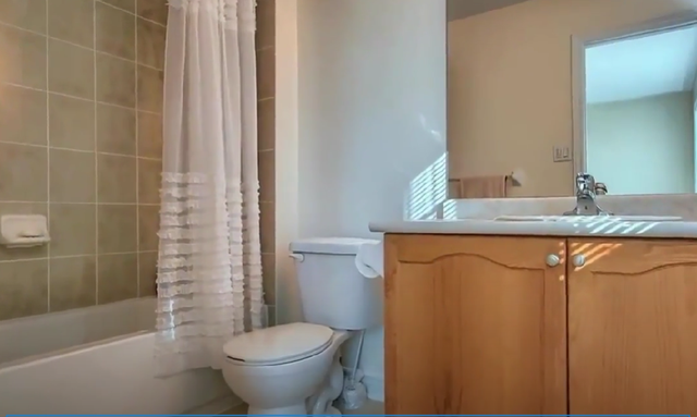 Spacious 3 Bedroom Home in Newmarket, 2 Parking Spaces/Laundry in Long Term Rentals in Markham / York Region - Image 9