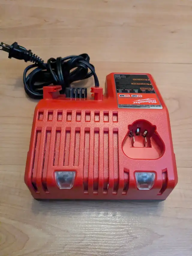 Battery M18/M12 charger for Milwaukee tools in Power Tools in Oakville / Halton Region - Image 10
