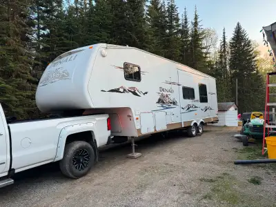 2008 Denali good clean unit have had no issues at all everything inside works great ,a/c blows cold...