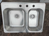 Evier lavabo en stainless double neuf marque Glacier bay