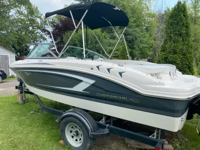 Super de beau bateau mais malheureusement je le vend pour cause de blessure. Moteur 4.3 injection. 2...