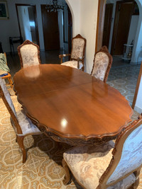 Dinning table and chairs 