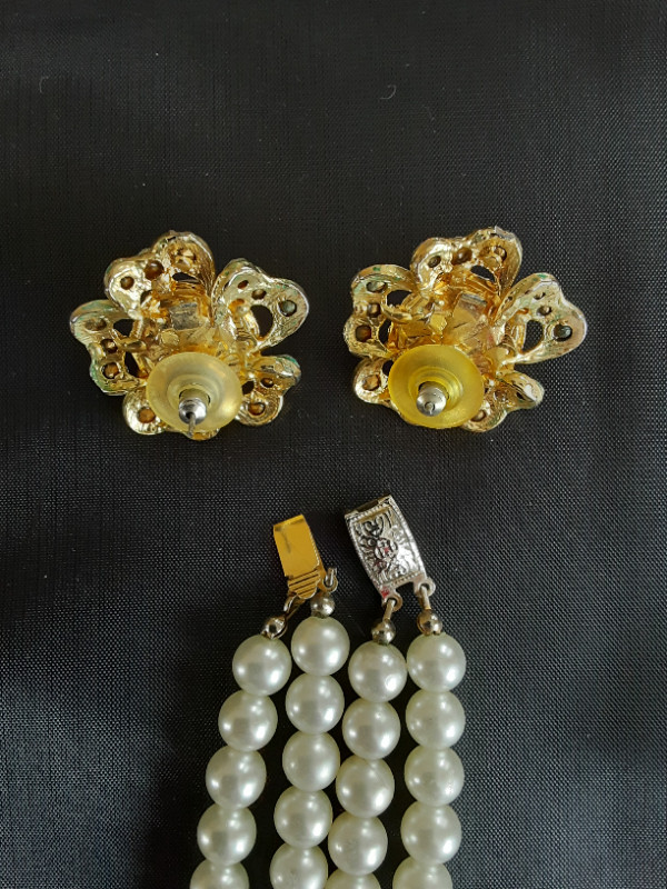 Collier de perle avec boucle d'oreilles dans Bijoux et montres  à Ouest de l’Île - Image 3